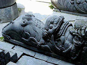 Xu stone lion-dog 72dpi 4x3.jpg (20272 bytes)